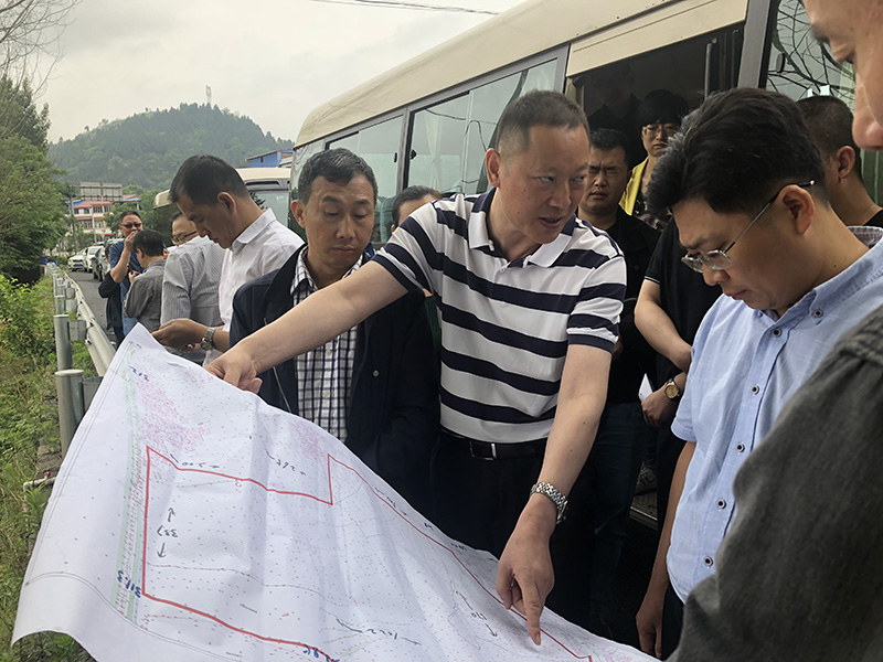 市、縣領(lǐng)導(dǎo)現(xiàn)場(chǎng)調(diào)研天馬50萬(wàn)噸玻瓶項(xiàng)目(圖4)