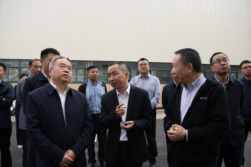 遂寧市政協(xié)蒞臨天馬調(diào)研企業(yè)生產(chǎn)經(jīng)營情況(圖1) 遂寧市政協(xié)蒞臨天馬調(diào)研企業(yè)生產(chǎn)經(jīng)營情況(圖1)