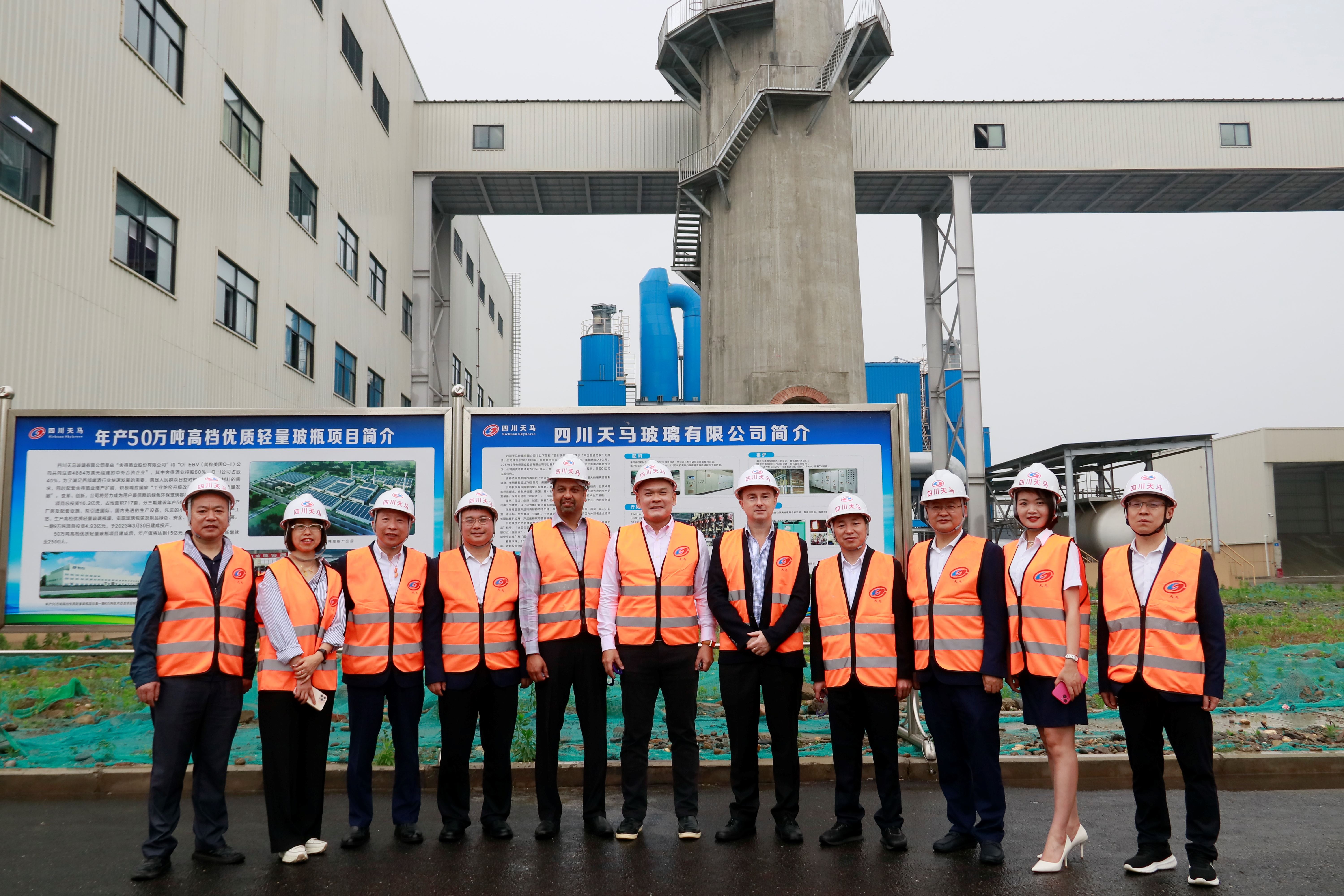 OI集團(tuán)亞洲區(qū)總經(jīng)理一行到四川天馬進(jìn)行考察交流(圖1) OI集團(tuán)亞洲區(qū)總經(jīng)理一行到四川天馬進(jìn)行考察交流(圖1)